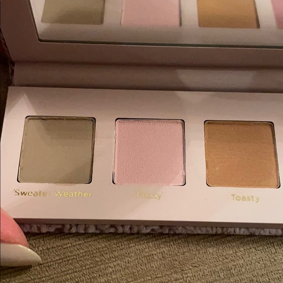 Dominique Cosmetics eyeshadow palette - Picture 2 of 4